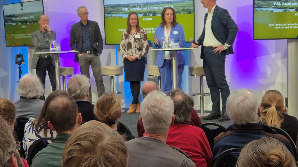 De paneldiscussie tijdens de academielezign 2026