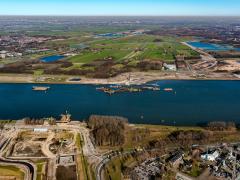 Blankenburgtrace met Botlekweg gezien naar Maassluis.