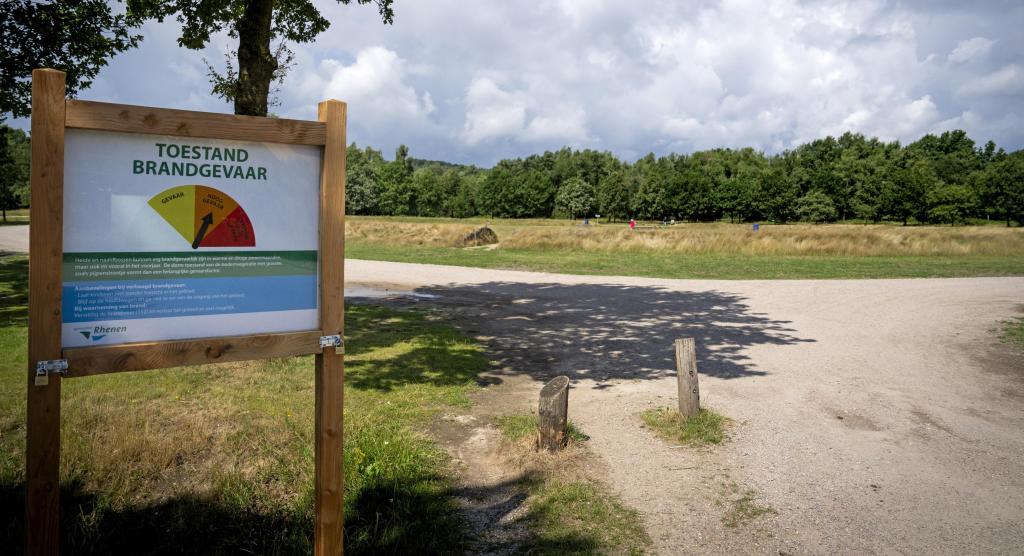 Foto van een bord waarop brandgevaar wordt weergegeven