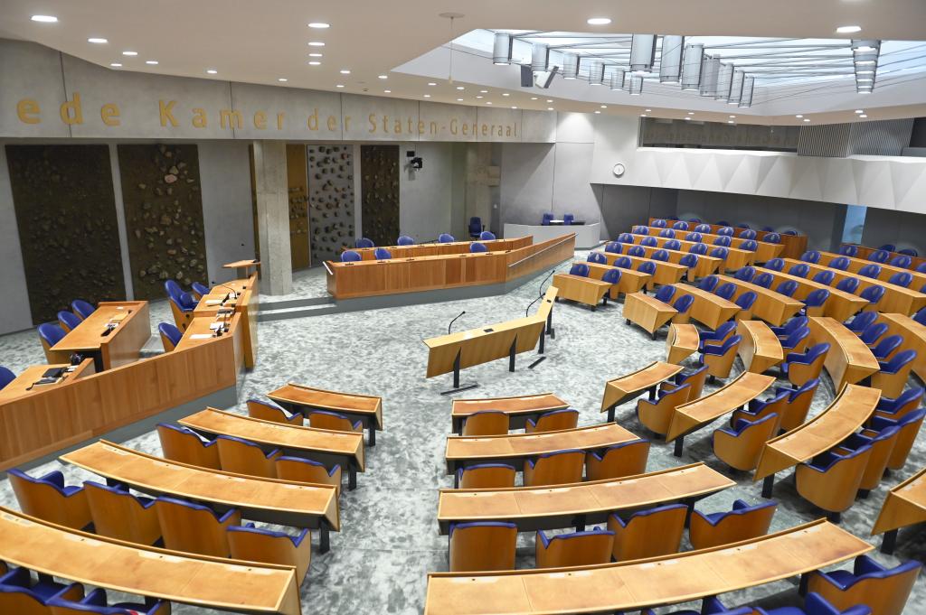 Foto van de tijdelijke plenaire zaal van de Tweede Kamer B67