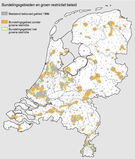 Figuur: kaart Nederland met daarin de bundelingsgebieden en groen restrictief beleid aangegeven (PBL); Vooral in de randstad bundelingsgebied met groene restrictie