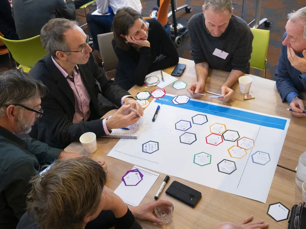 Mensen in een workshop